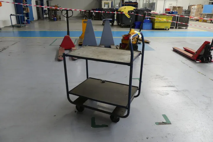 Tischwagen mit 2 Ladeflächen